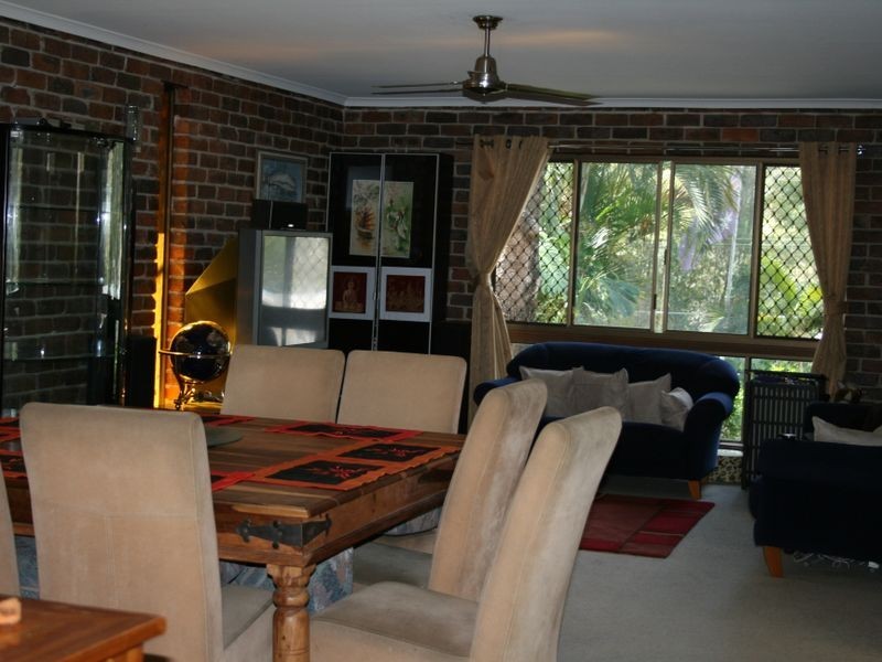 8 Gaza Road, Holland Park West QLD 4121