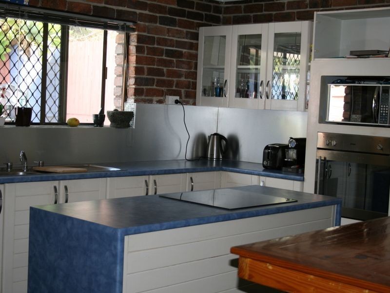 8 Gaza Road, Holland Park West QLD 4121