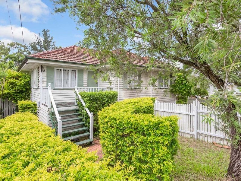 64 Marshall Road, Holland Park West QLD 4121