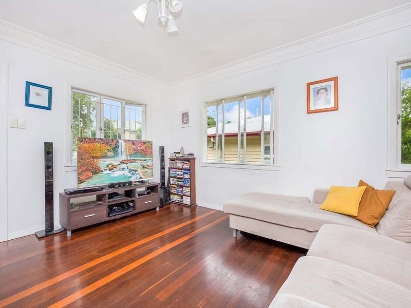 64 Marshall Road, Holland Park West QLD 4121