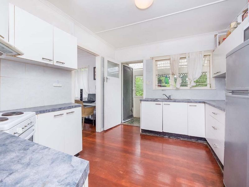 64 Marshall Road, Holland Park West QLD 4121