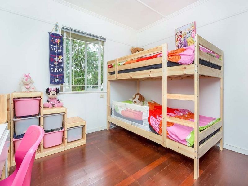 64 Marshall Road, Holland Park West QLD 4121