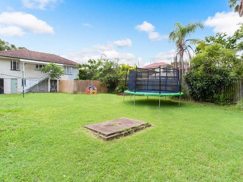 64 Marshall Road, Holland Park West QLD 4121