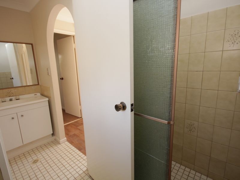 18 Glenalwyn, Holland Park QLD 4121