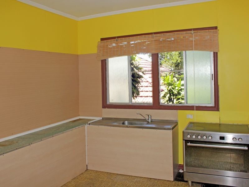 15 Arnold Street, Holland Park QLD 4121