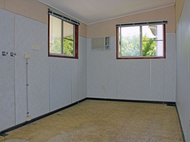 15 Arnold Street, Holland Park QLD 4121