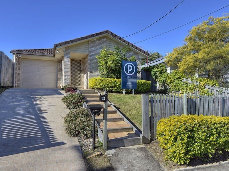 10 Dobbie St, Holland Park QLD 4121