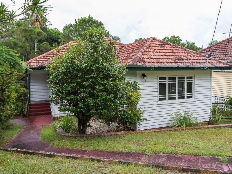 52 OXLEY DRIVE, Holland Park QLD 4121