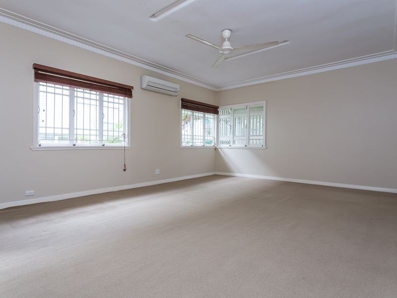 52 OXLEY DRIVE, Holland Park QLD 4121