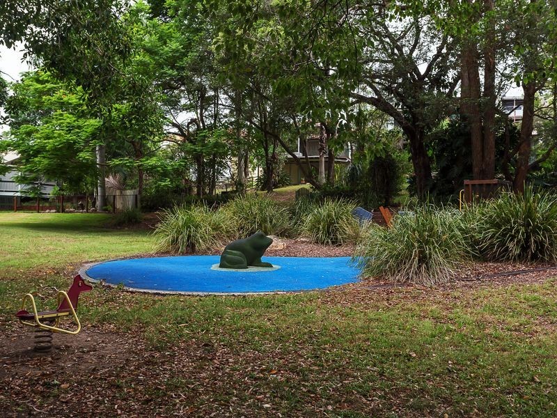 52 OXLEY DRIVE, Holland Park QLD 4121