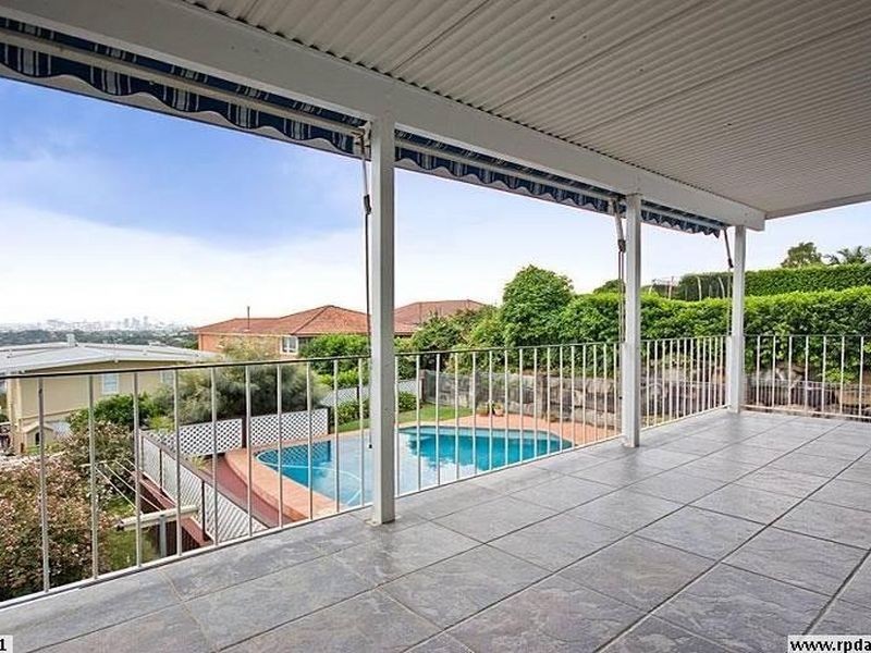 26 Kneale St, Holland Park West QLD 4121