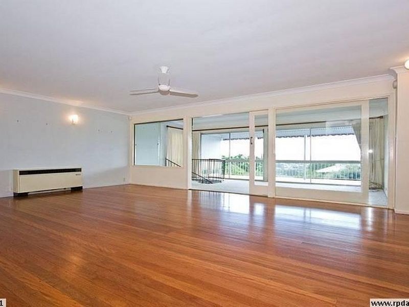 26 Kneale St, Holland Park West QLD 4121