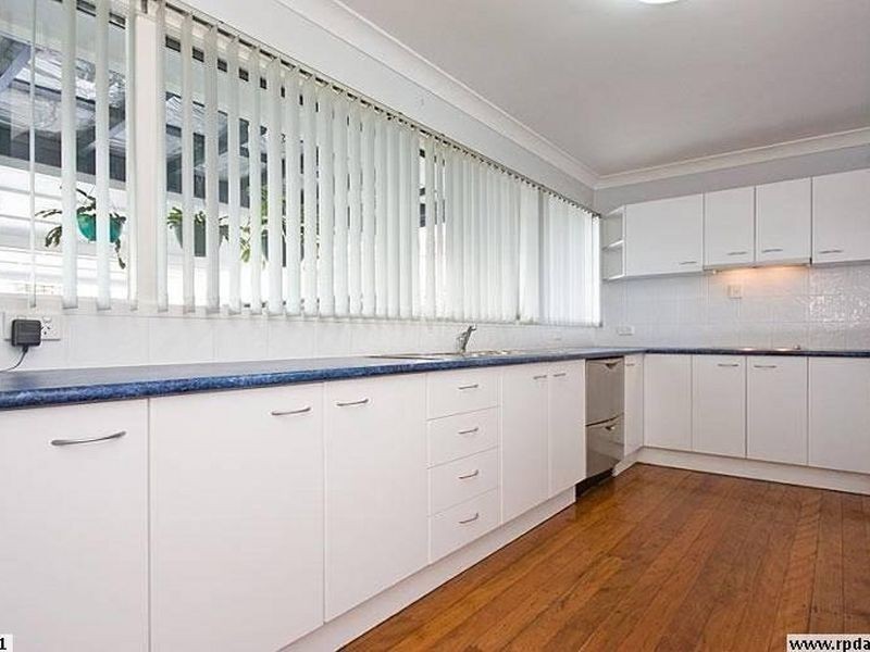 26 Kneale St, Holland Park West QLD 4121