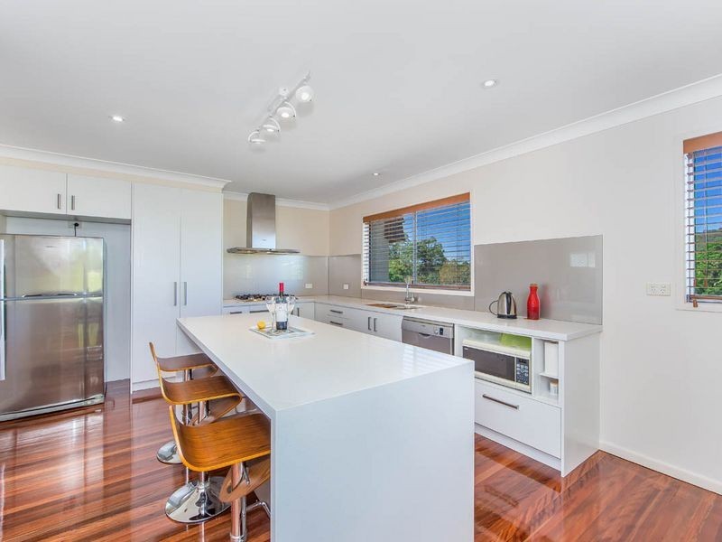 16 Flynn Street, Holland Park West QLD 4121