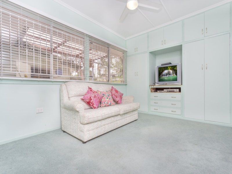 58 Effingham St, Tarragindi QLD 4121