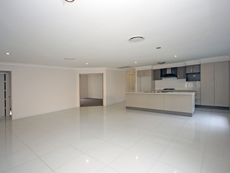 8 Harvey Pl, Calamvale QLD 4116
