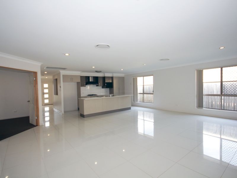 8 Harvey Pl, Calamvale QLD 4116