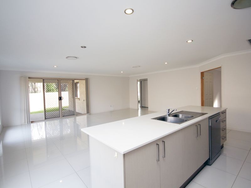 8 Harvey Pl, Calamvale QLD 4116