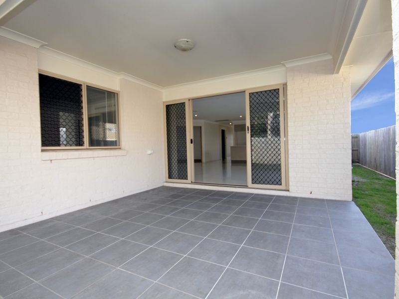 8 Harvey Pl, Calamvale QLD 4116
