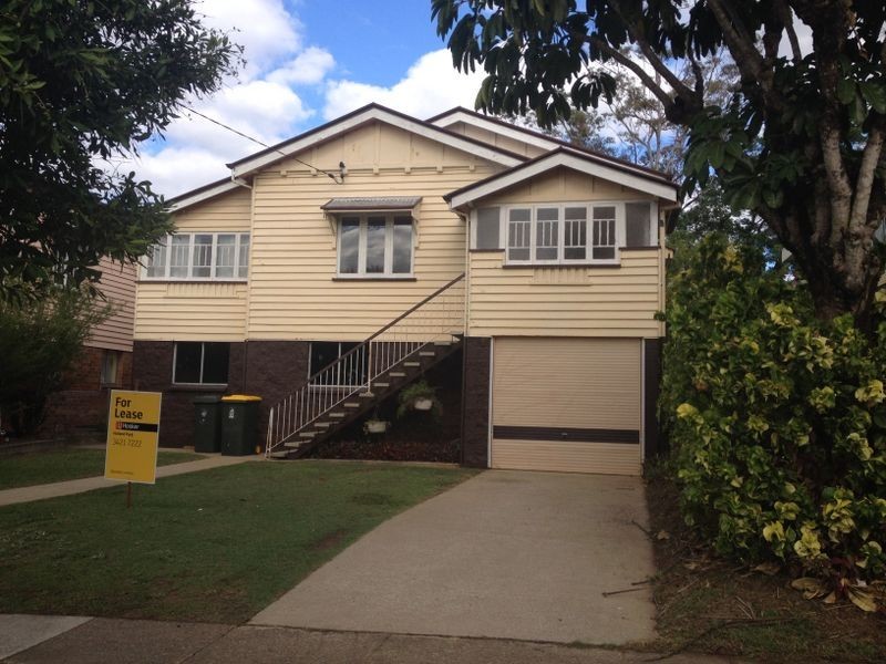 32 Swain St, Holland Park West QLD 4121