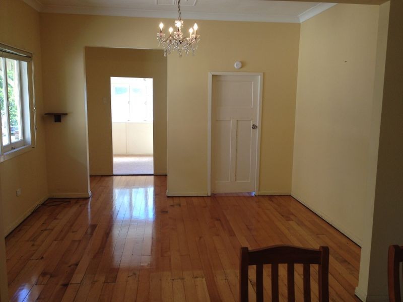 32 Swain St, Holland Park West QLD 4121