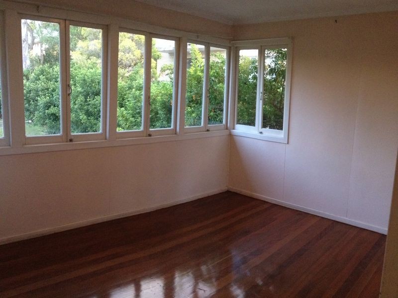 32 Swain St, Holland Park West QLD 4121