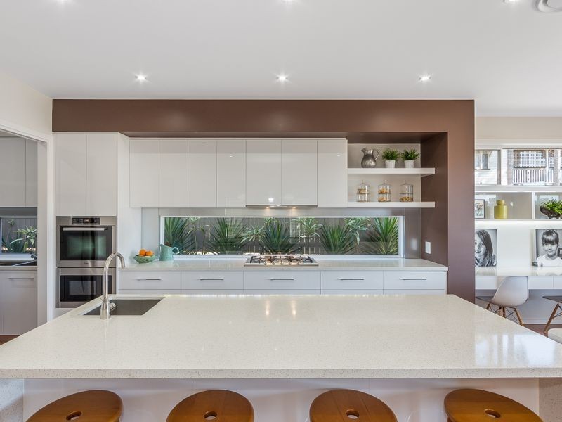 33 Palm Ave, Holland Park West QLD 4121