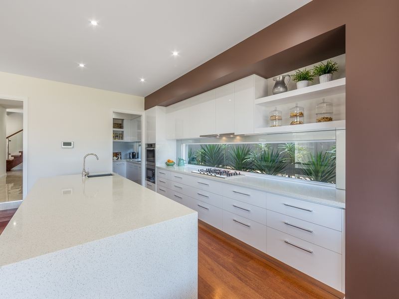 33 Palm Ave, Holland Park West QLD 4121