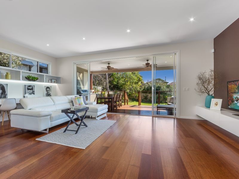 33 Palm Ave, Holland Park West QLD 4121