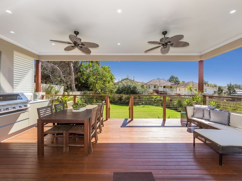 33 Palm Ave, Holland Park West QLD 4121