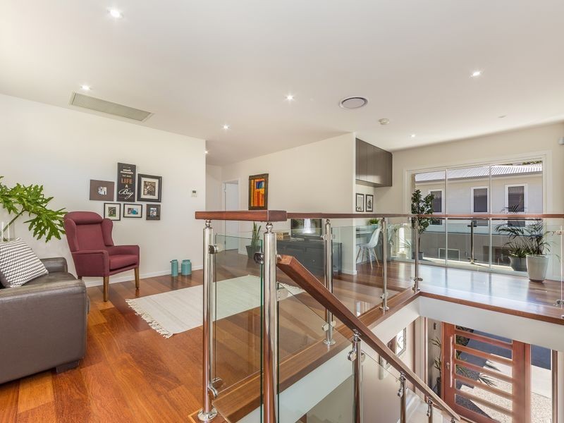 33 Palm Ave, Holland Park West QLD 4121