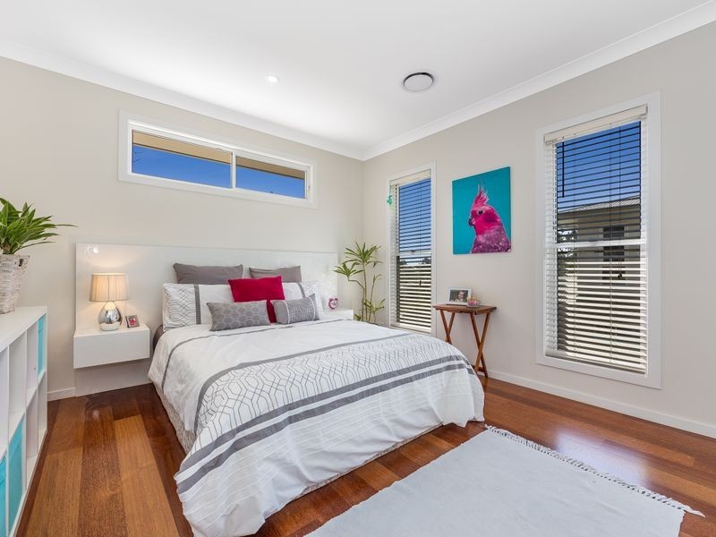 33 Palm Ave, Holland Park West QLD 4121