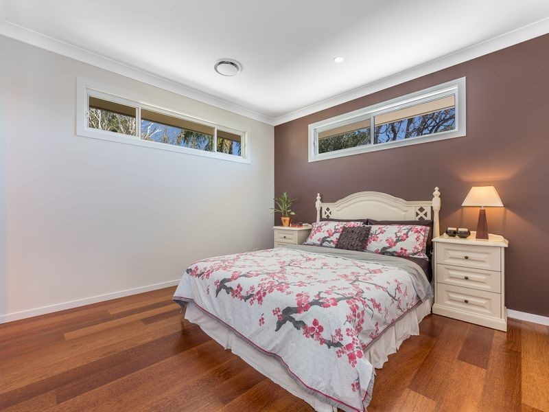 33 Palm Ave, Holland Park West QLD 4121