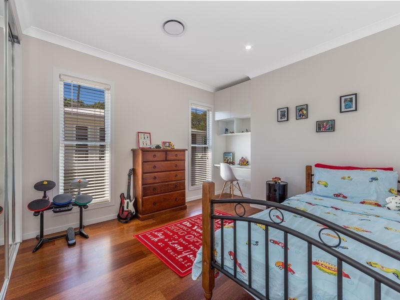 33 Palm Ave, Holland Park West QLD 4121