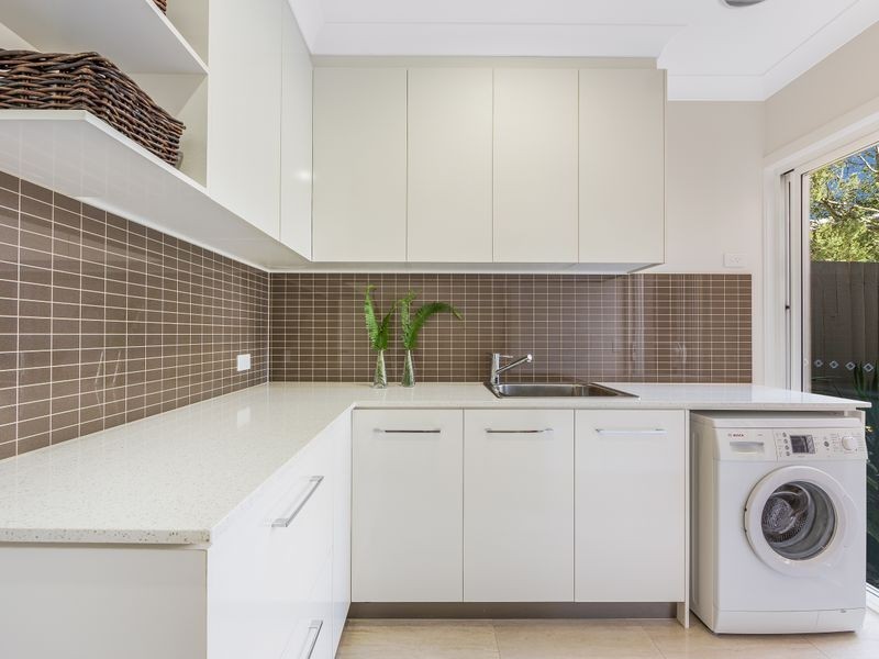 33 Palm Ave, Holland Park West QLD 4121