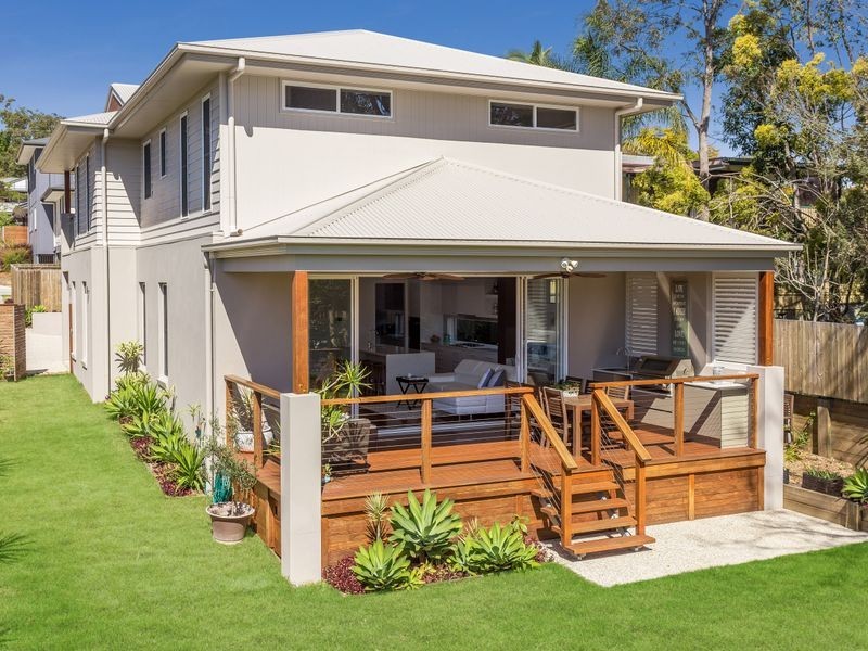 33 Palm Ave, Holland Park West QLD 4121