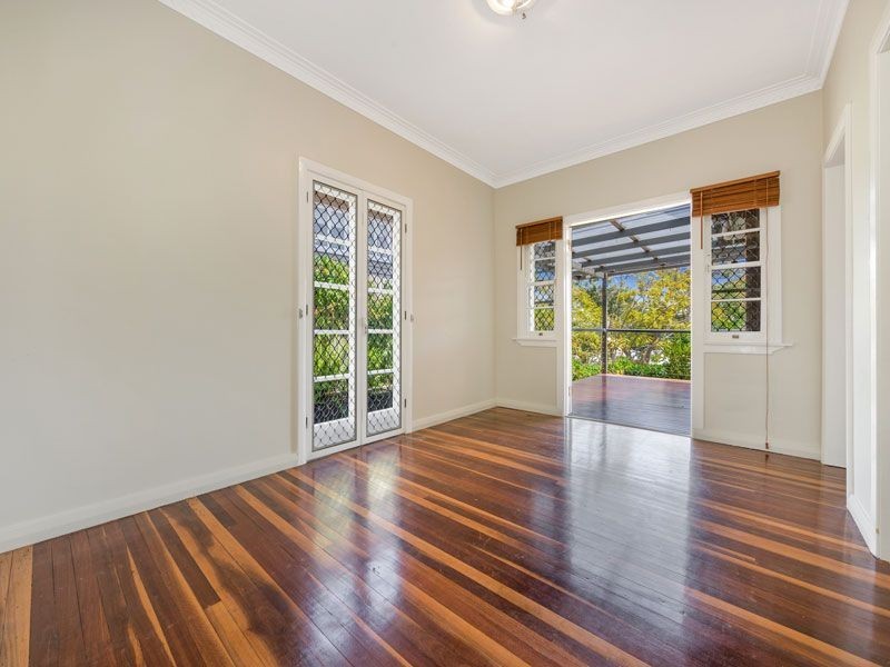 141 Arnold Street, Holland Park QLD 4121