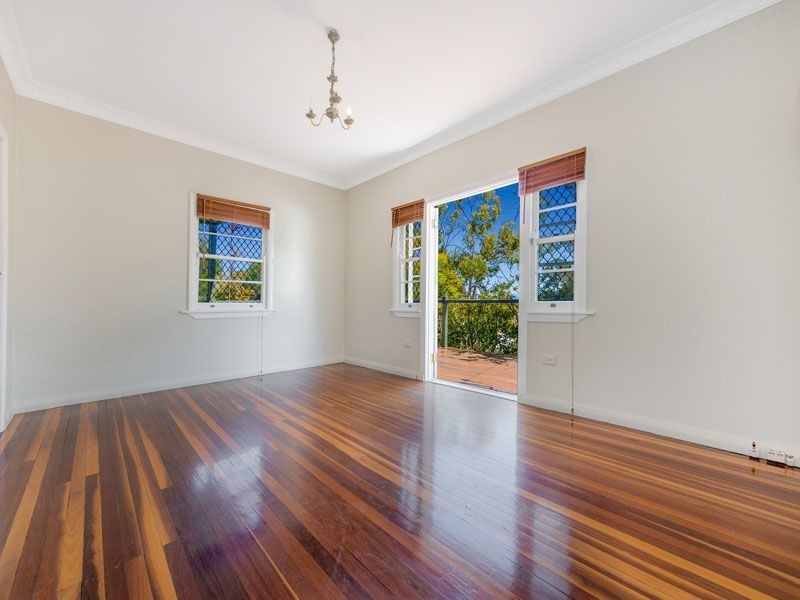 141 Arnold Street, Holland Park QLD 4121