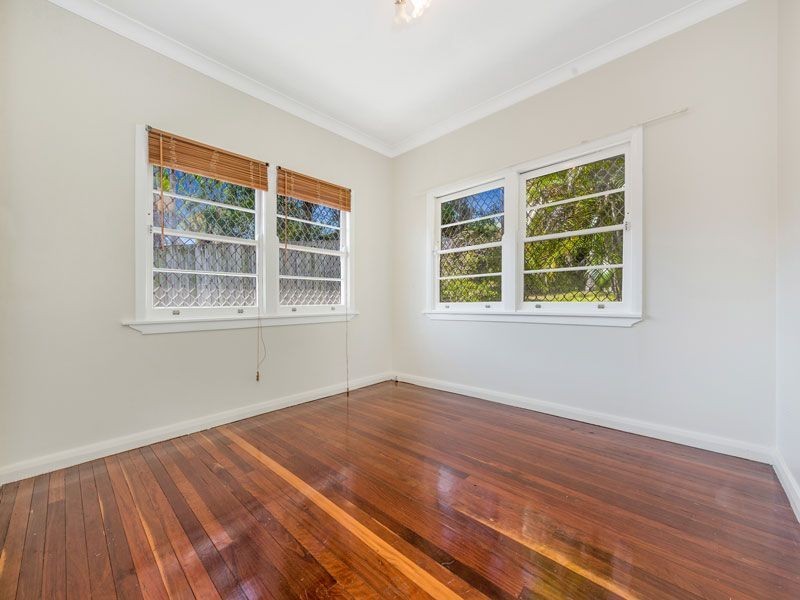 141 Arnold Street, Holland Park QLD 4121