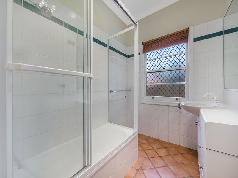 141 Arnold Street, Holland Park QLD 4121