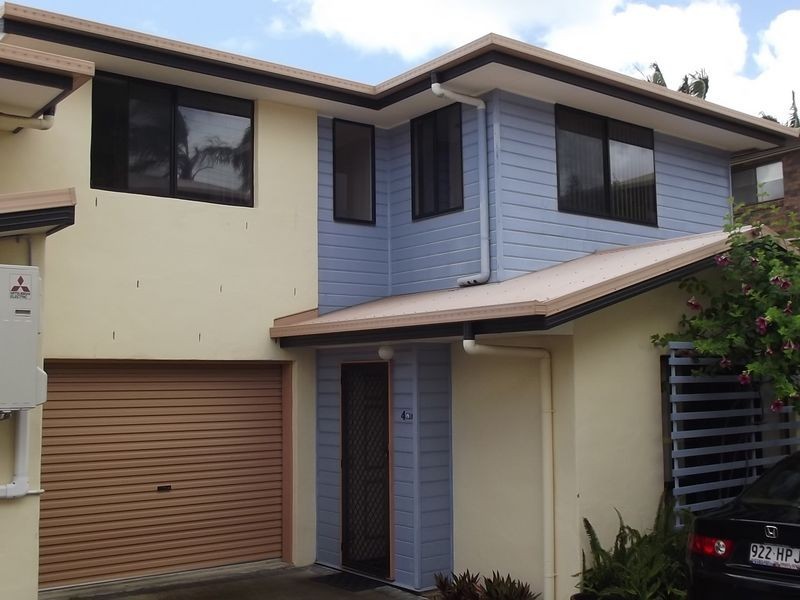 4/10 Rolle St, Holland Park West QLD 4121