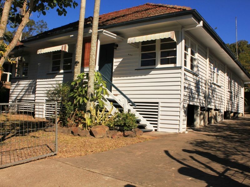 847 Logan Rd, Holland Park West QLD 4121