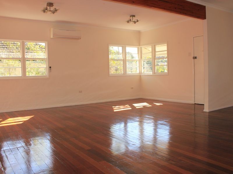 847 Logan Rd, Holland Park West QLD 4121