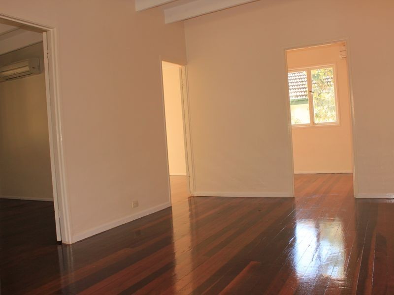 847 Logan Rd, Holland Park West QLD 4121