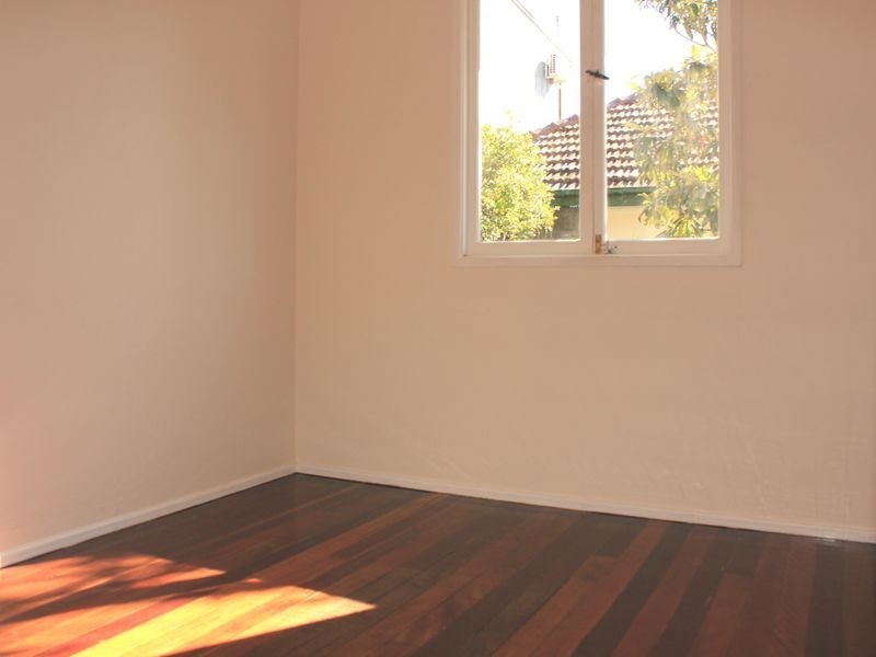 847 Logan Rd, Holland Park West QLD 4121