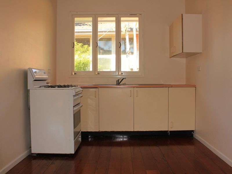 847 Logan Rd, Holland Park West QLD 4121