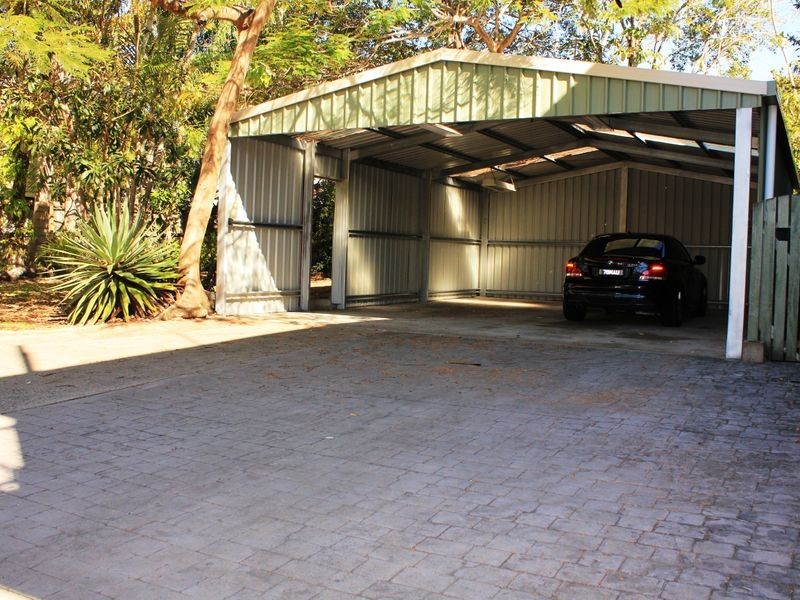 847 Logan Rd, Holland Park West QLD 4121