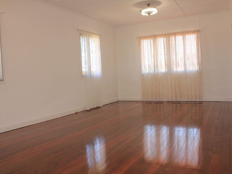 152 Sterculia Ave, Holland Park West QLD 4121