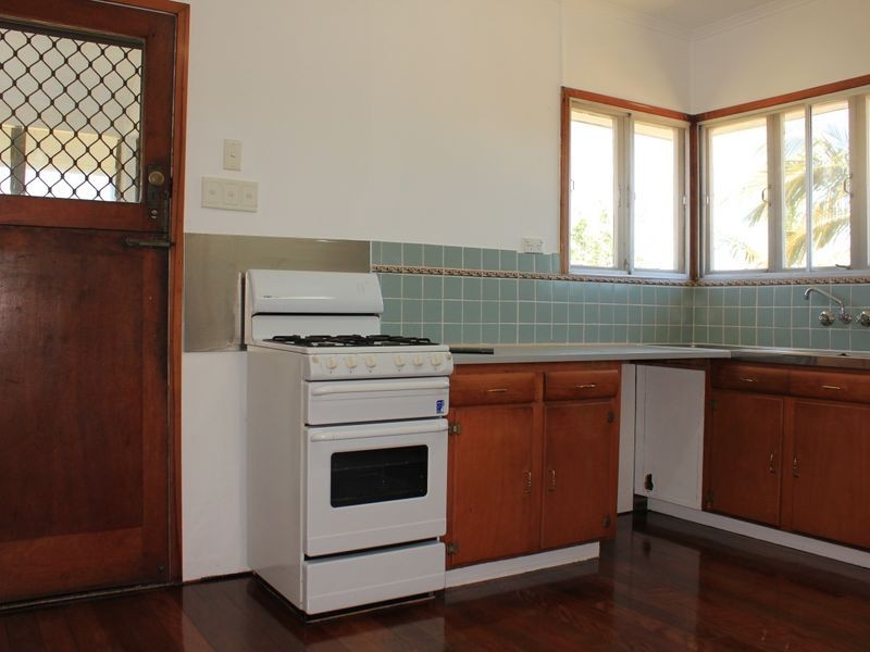 152 Sterculia Ave, Holland Park West QLD 4121