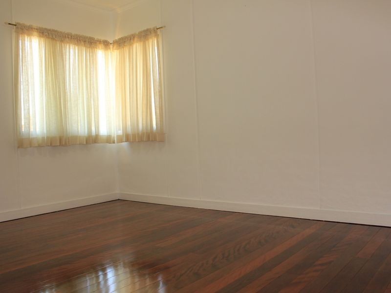 152 Sterculia Ave, Holland Park West QLD 4121